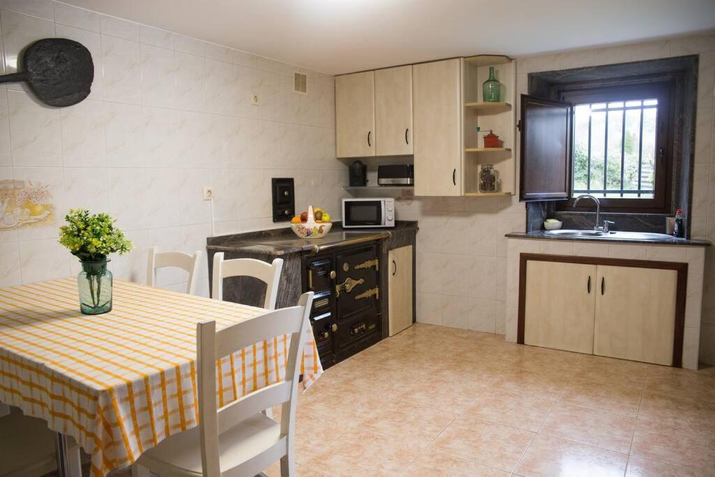 א-קורוניה A Casa Da Moreira - Casa Rural En Ponte Maceira מראה חיצוני תמונה